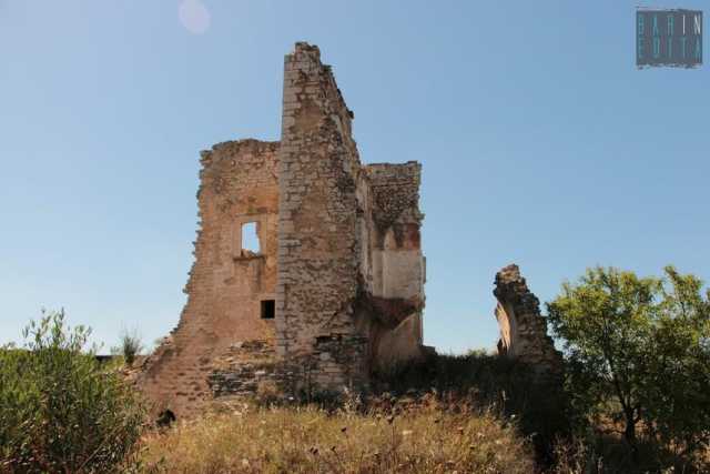 Molfetta, tra i capannoni della zona industriale svetta una torre dell�XI secolo